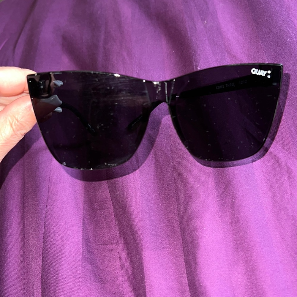 Black cat eye quay sunglasses